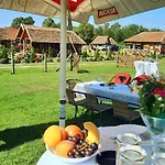 Kapslový hotel Etno Selo Eden