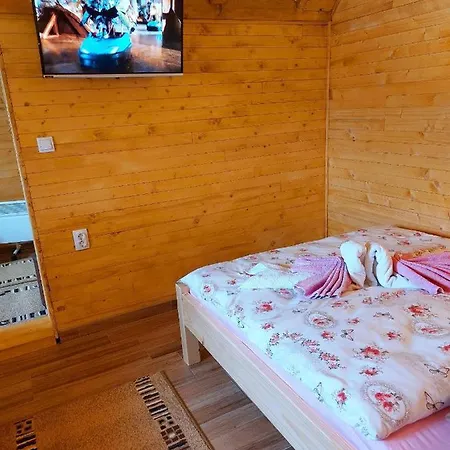 Hotel kapsułowy Etno Selo Eden