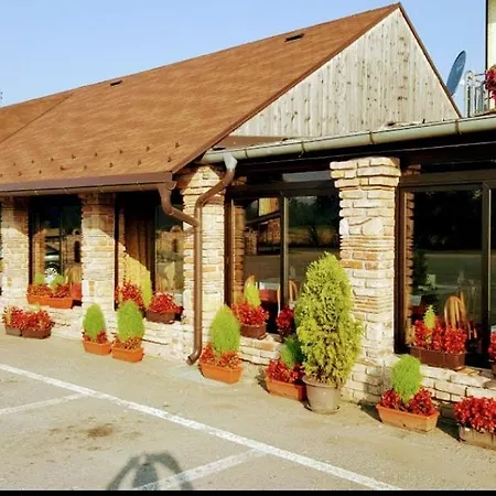 Kapselhotell Etno Selo Eden Zeravacki Potok