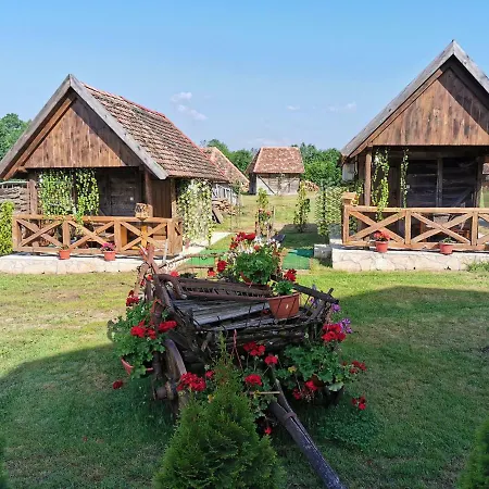 Etno Selo Eden Hotel kapsułowy 2*