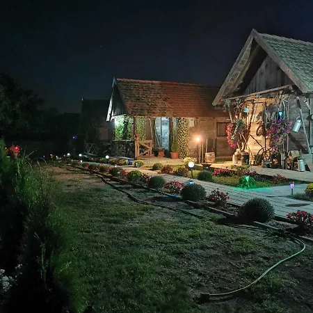 Etno Selo Eden Hotel kapsułowy 2*