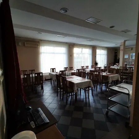 Hotel kapsułowy Etno Selo Eden 2*