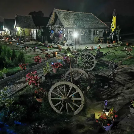 Etno Selo Eden Hotel kapsułowy