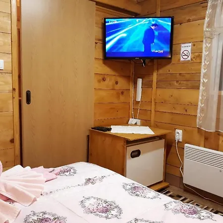Hotel kapsułowy Etno Selo Eden Zeravacki Potok
